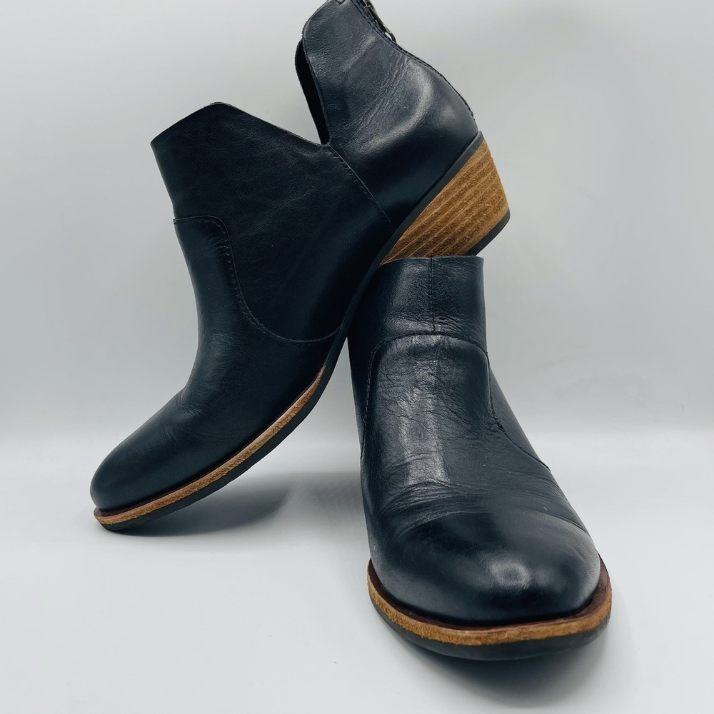 Kork-Ease Skye Black Leather Ankle Boot (Women's)  - Sz‎ 8.5 M Bootie